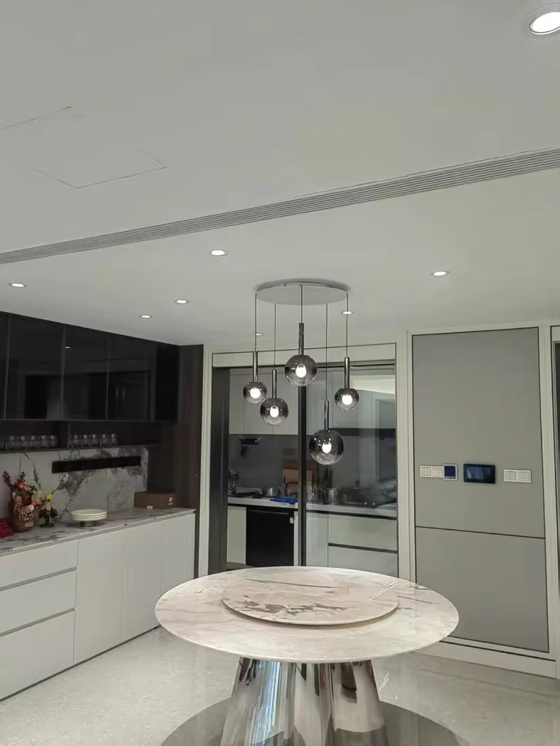 Lustre boule en verre noir plafond haut