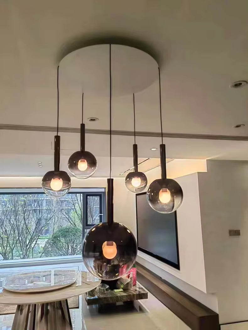 Lustre boule en verre noir plafond haut