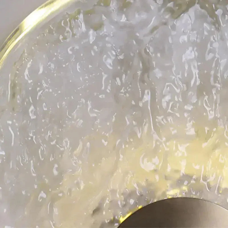 Applique murale en verre dépoli orné de laiton