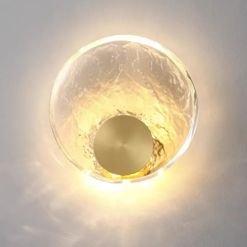 Applique murale en verre dépoli orné de laiton