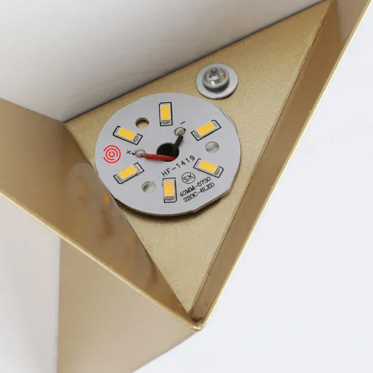 Applique murale triangle led