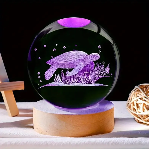 Lampe à poser boule de cristal tortue allumée en violet