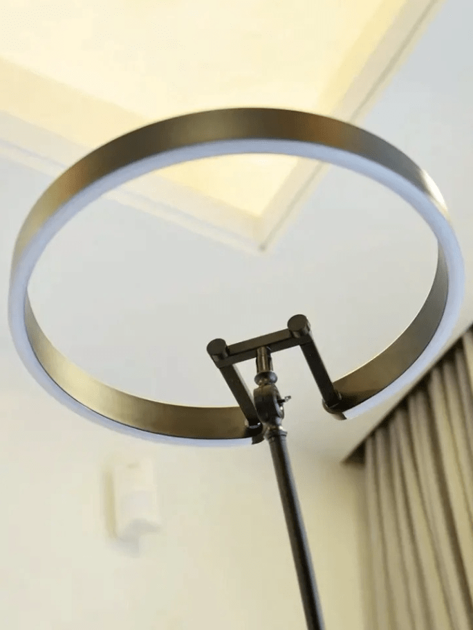Lampe anneau sur pied