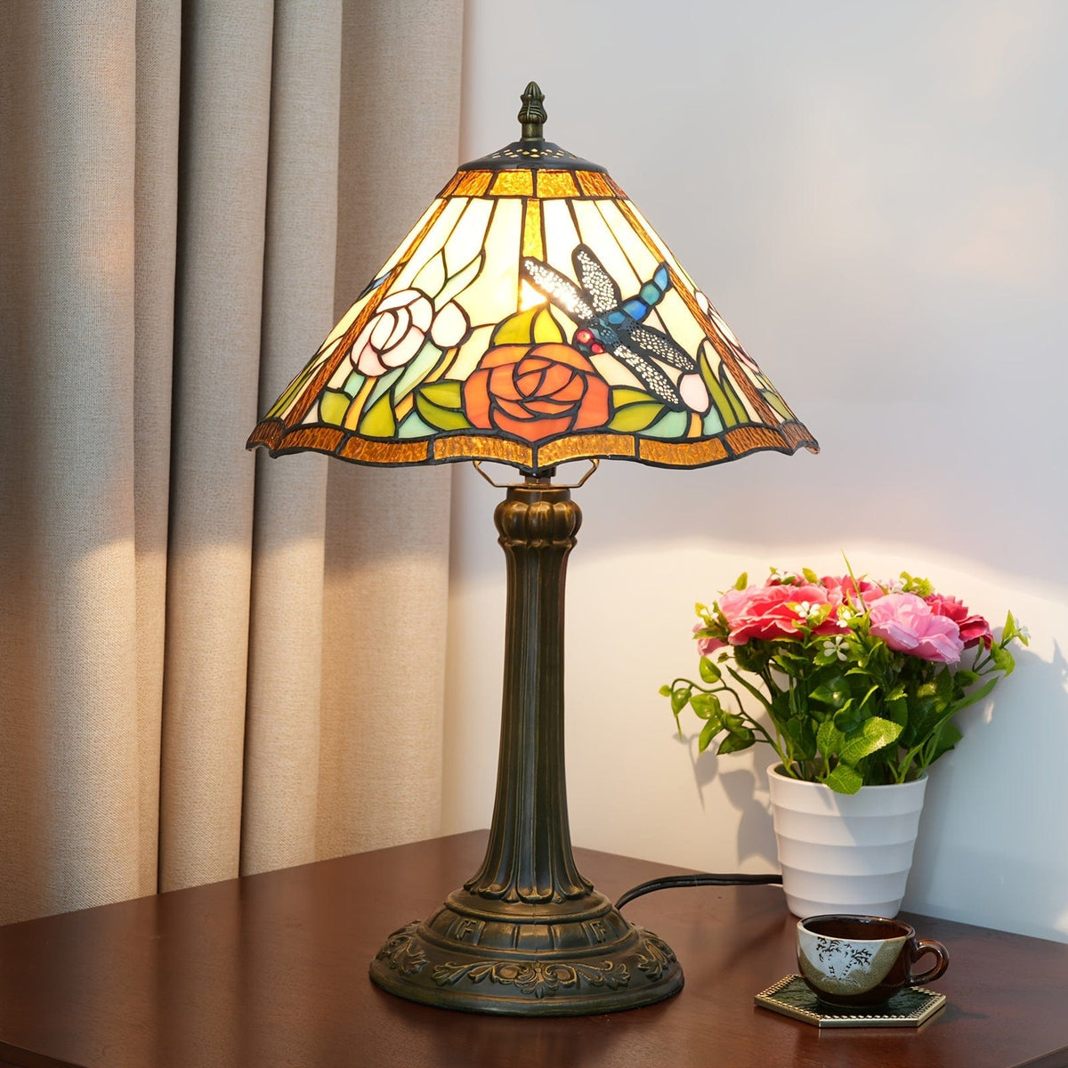 lampe tiffany libellule coeur de rose
