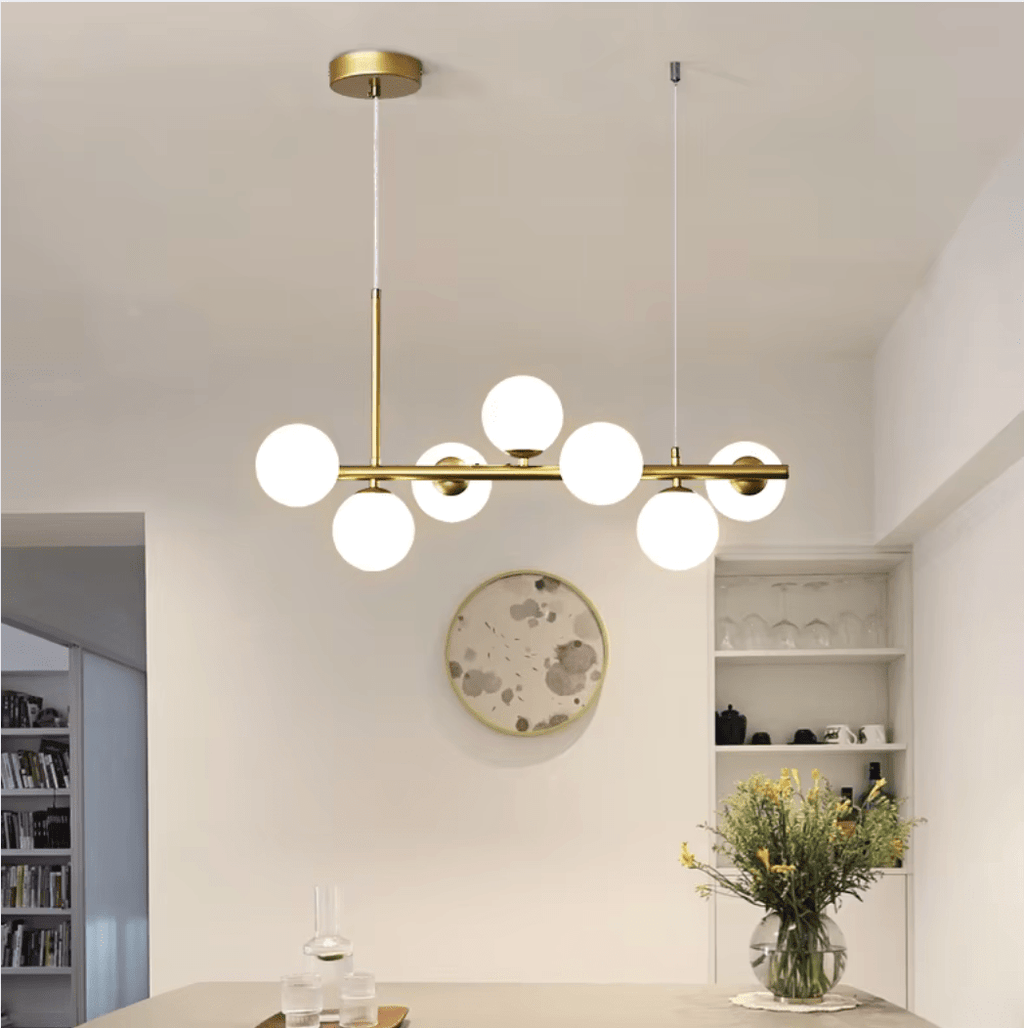 7 BOULES - LARGEUR 65 x HAUTEUR124cm / BLANC / DORÉ Lustre boule en verre
