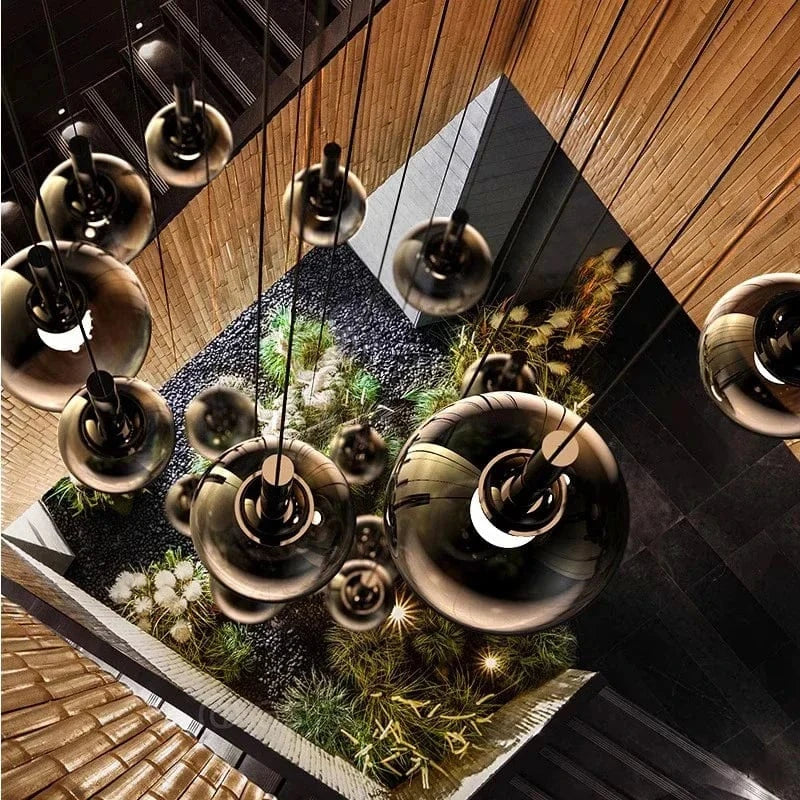 Lustre boule en verre noir plafond haut