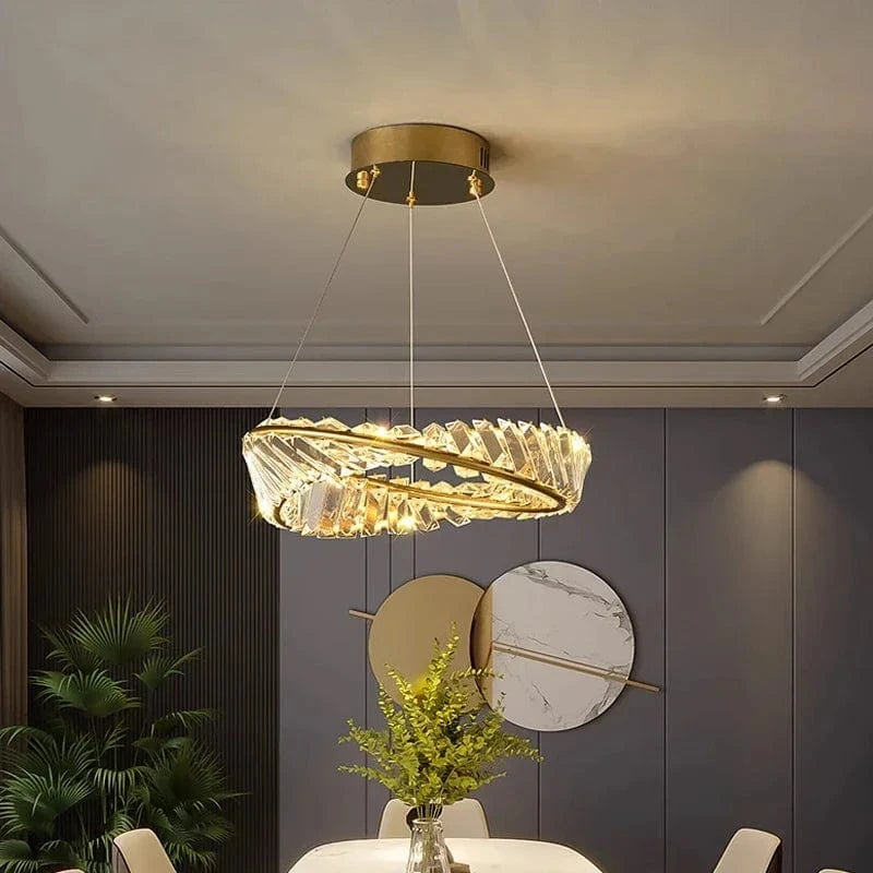 Lustre cristal anneaux dorés