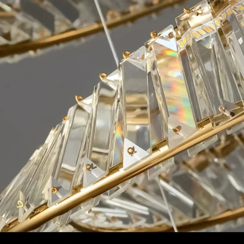 Lustre cristal anneaux dorés