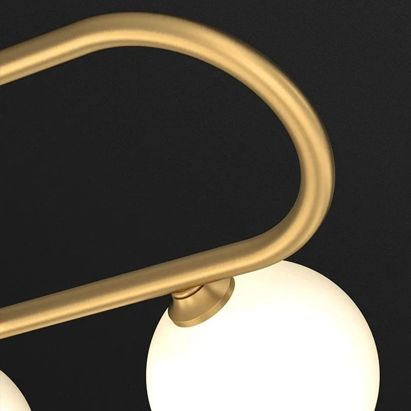 Lustre en laiton doré boule de verre opalin