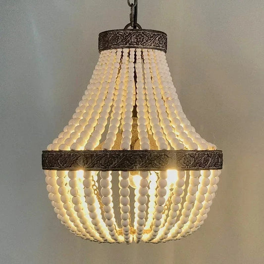 Lustre en perle de bois orné de fer forgé