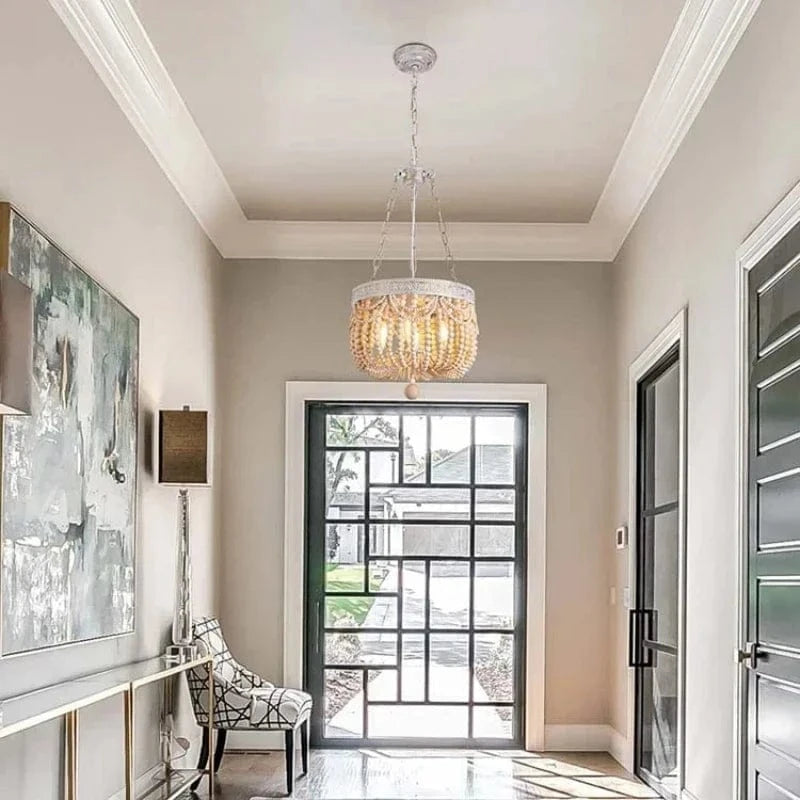 Lustre en perle de bois orné de fer forgé