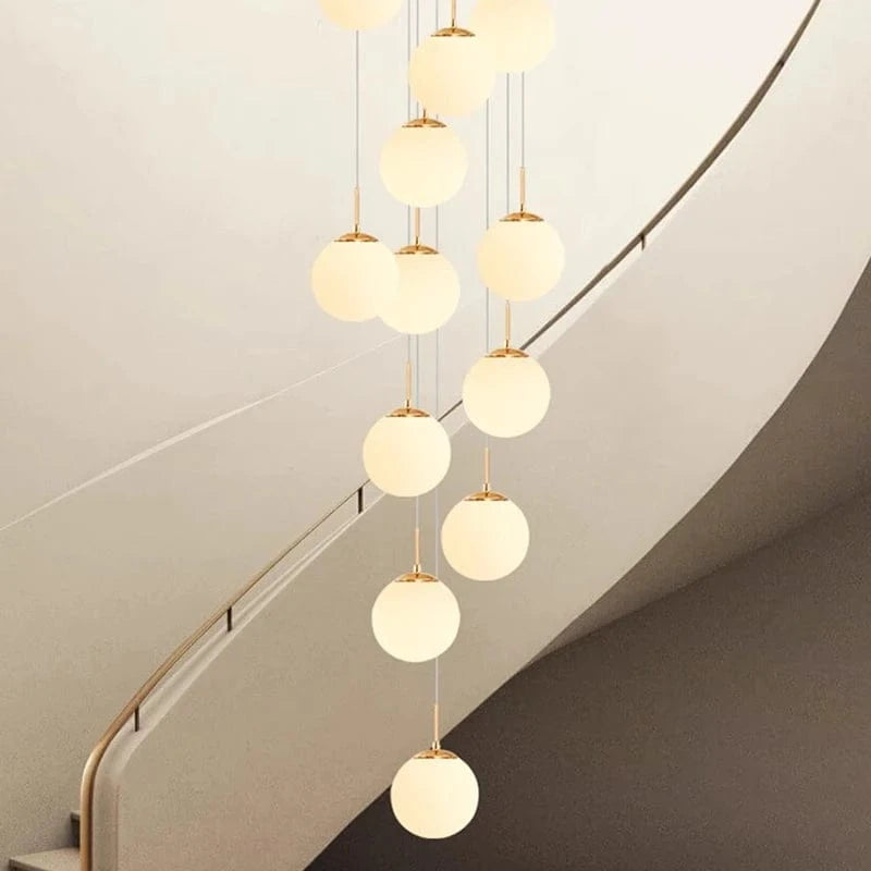 Lustre plafond haut boule opaline en cascade