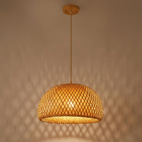 Lustre en rotin naturel, abat-jour en bambou tressé allumé