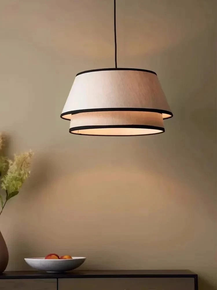 Suspension en tissu noir et blanche