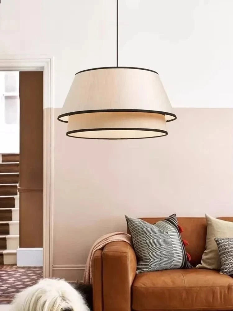 Suspension en tissu noir et blanche