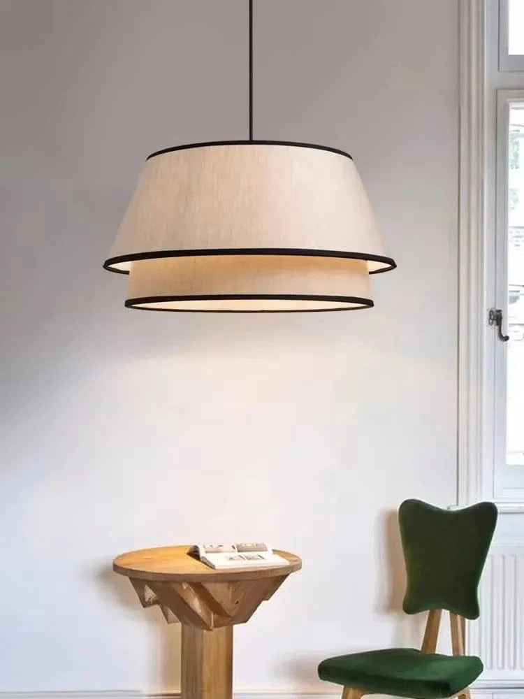 Suspension en tissu noir et blanche