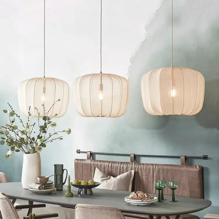 Suspension en tissu très fin