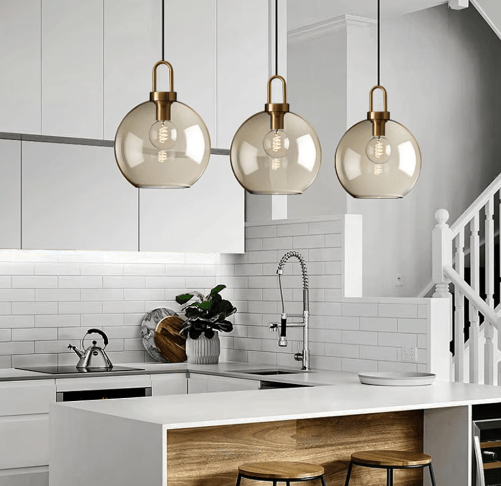 Suspension en verre et laiton