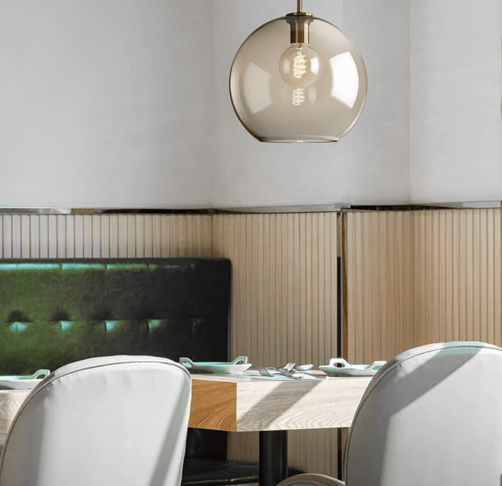 Suspension en verre et laiton