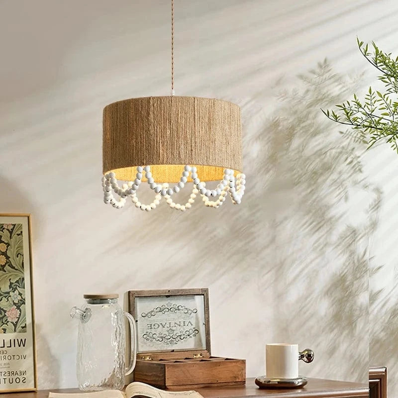 Suspension fibre naturelle ornée de perle en bois